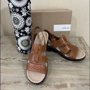 CLARKS LEXI QWIN LEATHER SANDALS SIZE 9 WOMENS MEDIUM WIDTH